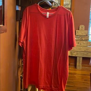 Women’s long t-shirt.